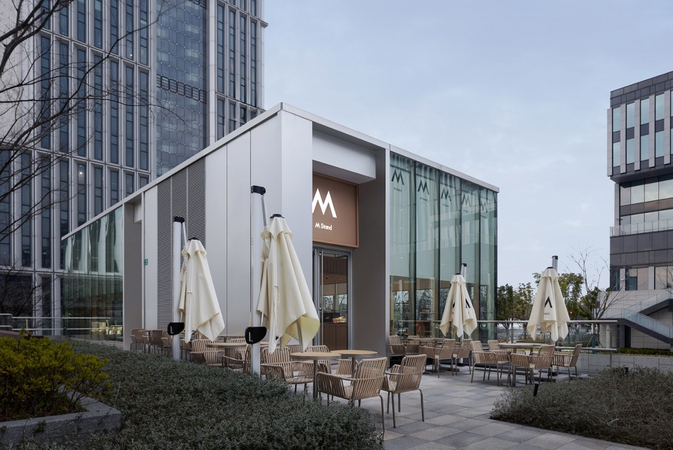 m stand lvgu cafe by 15 studio