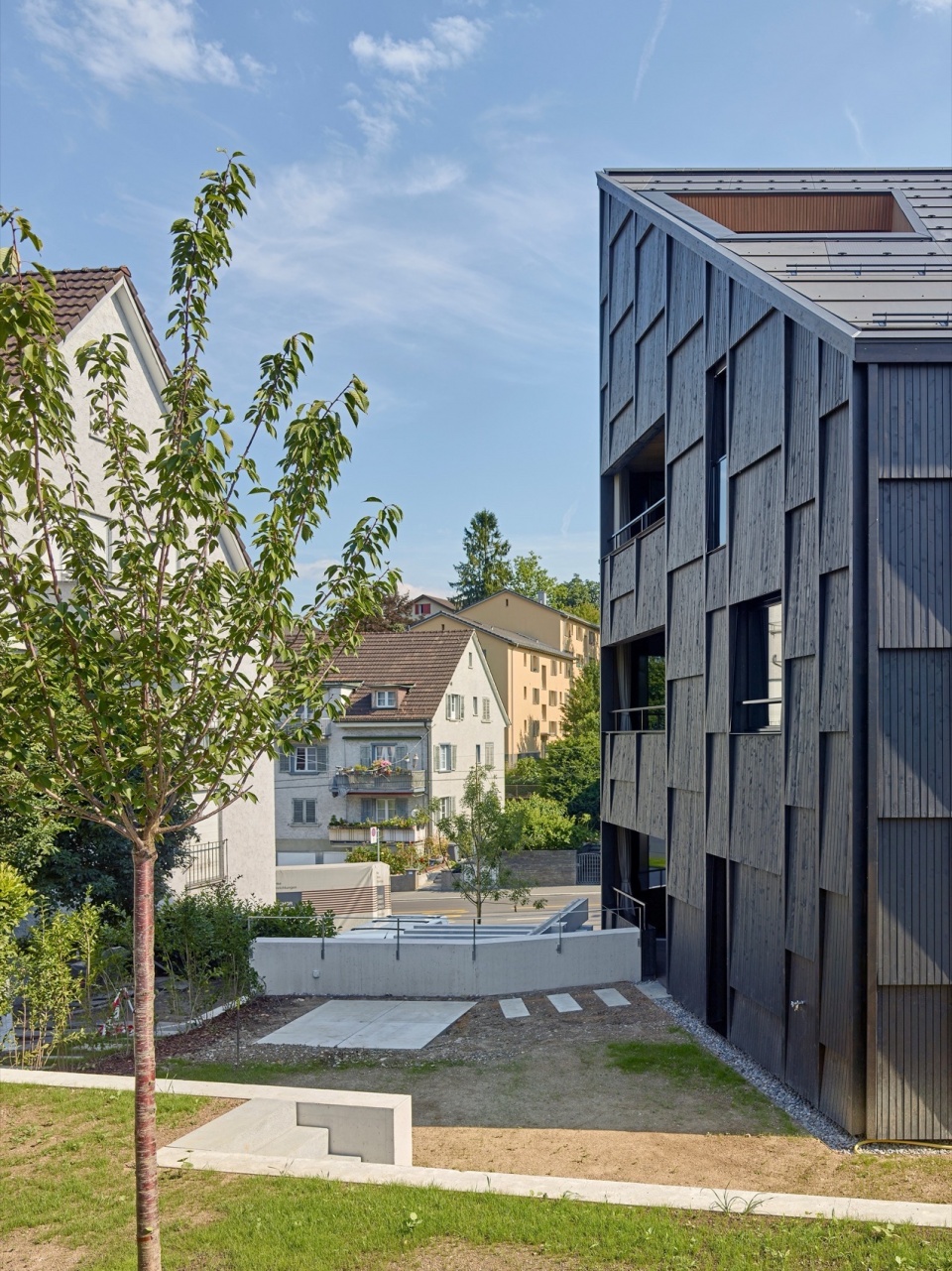 Apartment Building L329 in Zurich Switzerland by Rossetti Wyss Architects