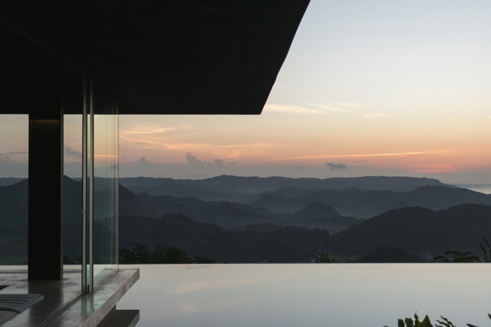 V HOUSE Atelier Alejandro Borrego