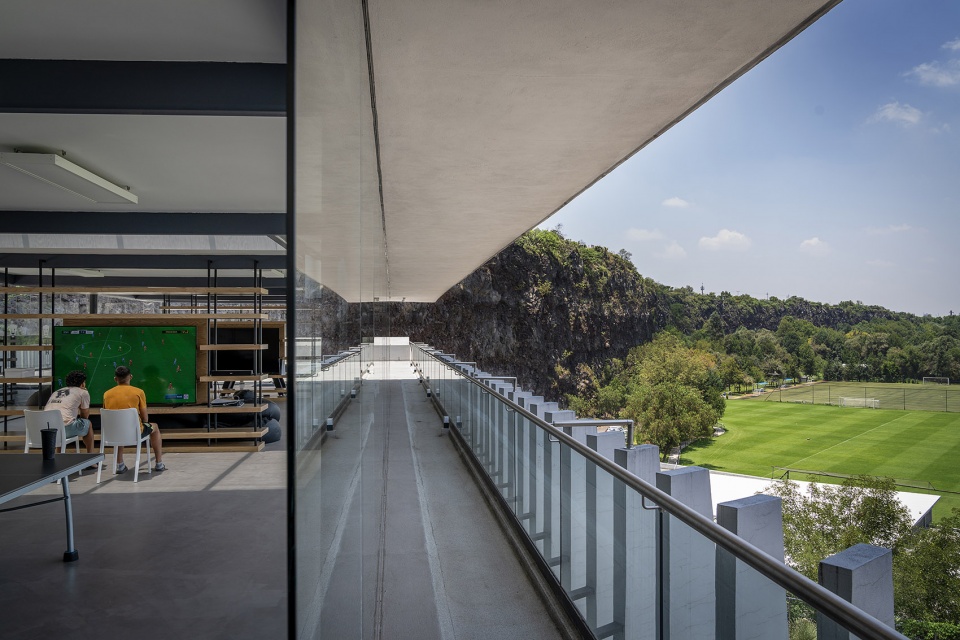 pumas club house by dfarquitectos