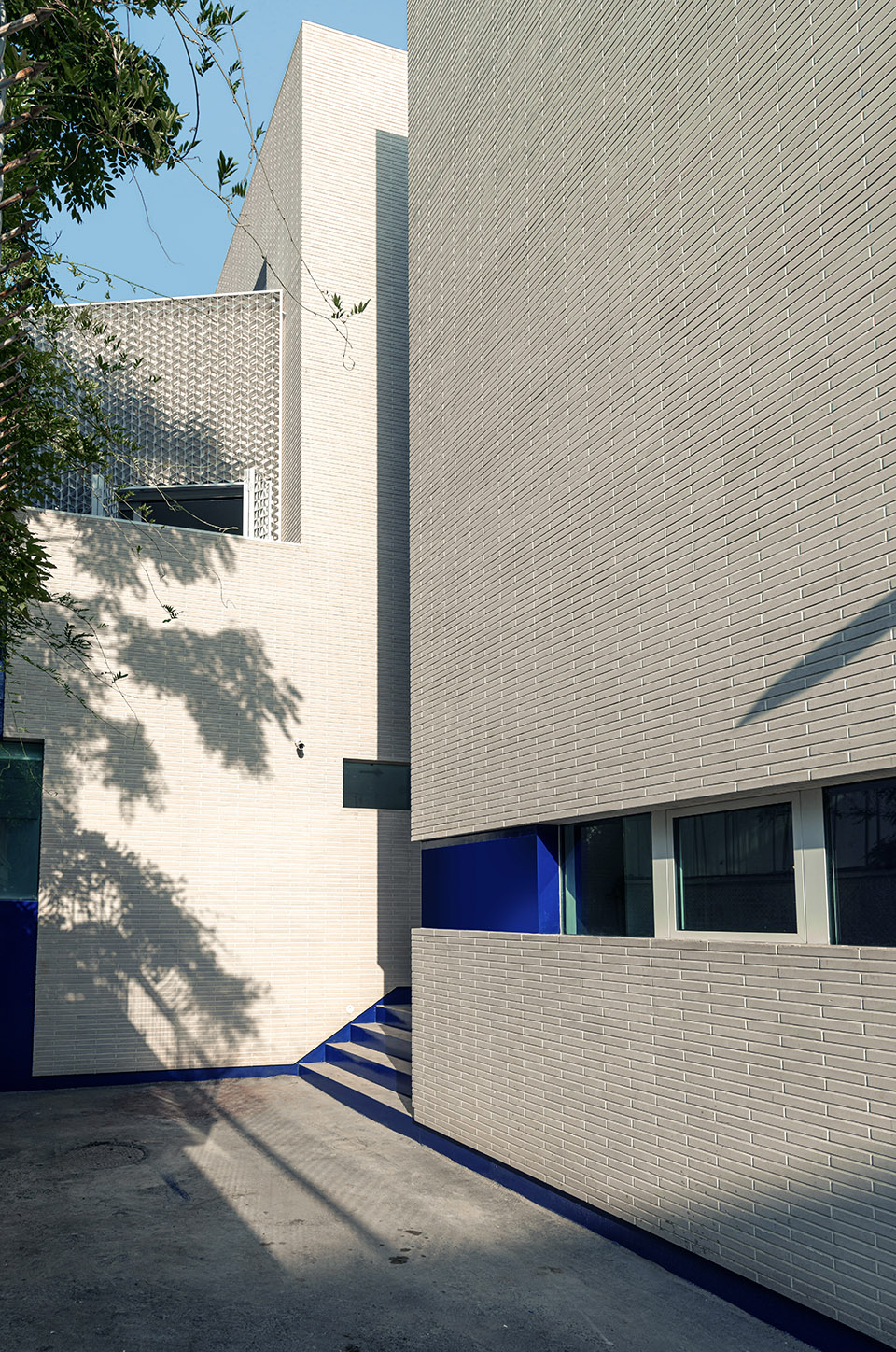 the paakat residence by rooydaad architects