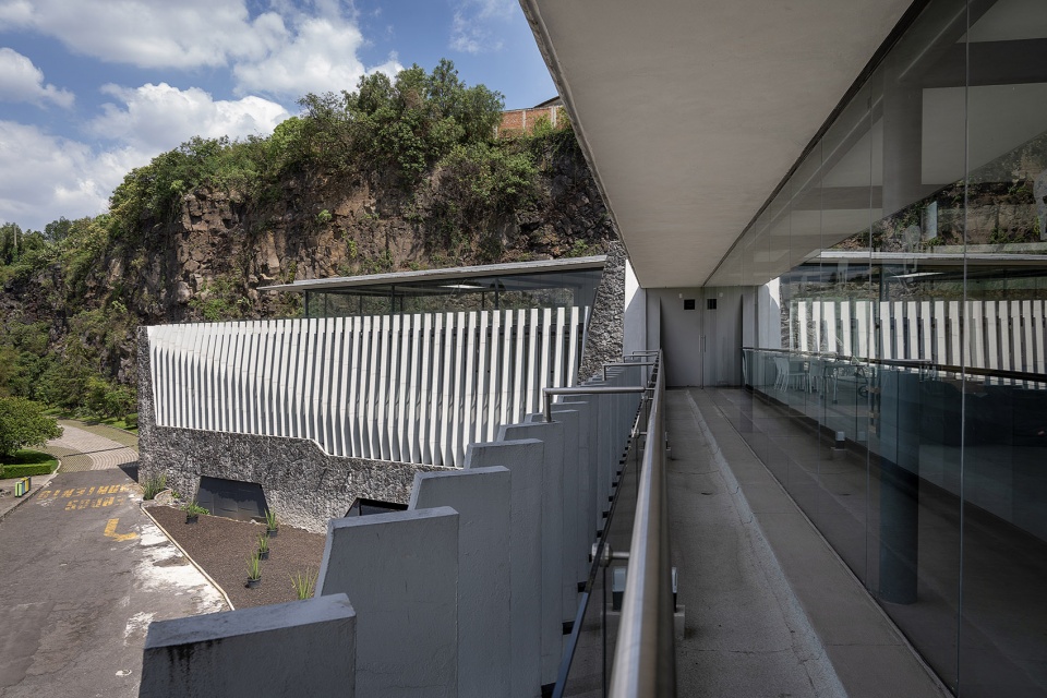 pumas club house by dfarquitectos