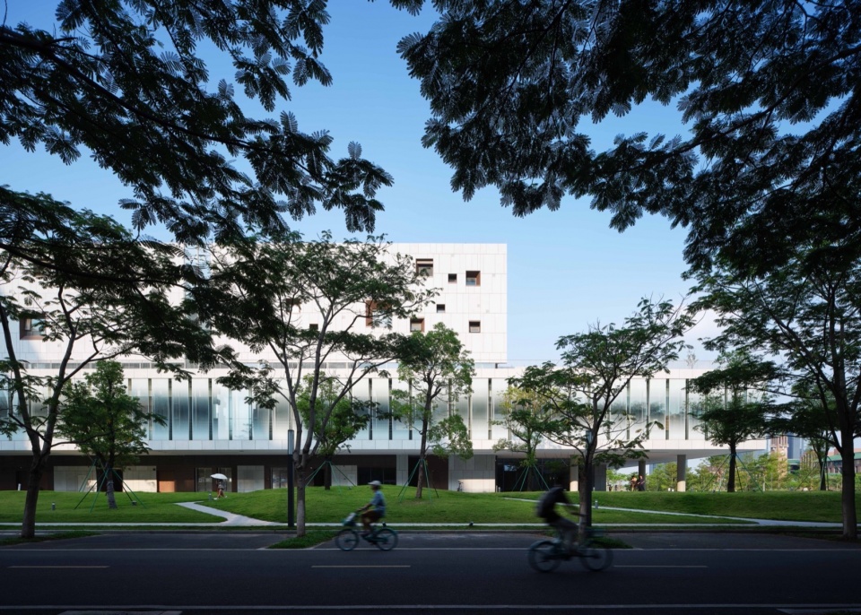The E5 Cultural Activity Center by Architectural Design Research Institute of SCUT