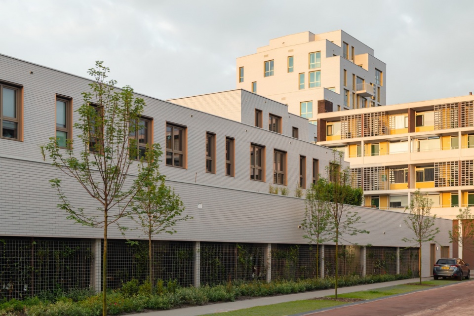 PORSELEINEN HOF by Orange Architects