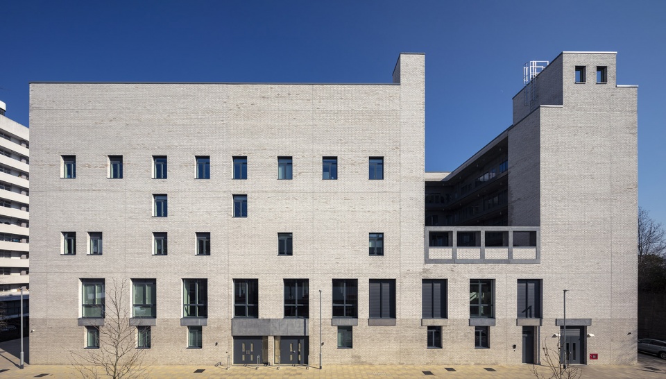 泰晤士基督教学校和巴特西教堂英国henleyhalebrown