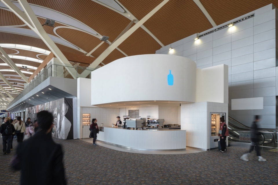 NerHu Project Blue Bottle Coffee Pudong Airport Cafe photo by Zhu Runzi 3