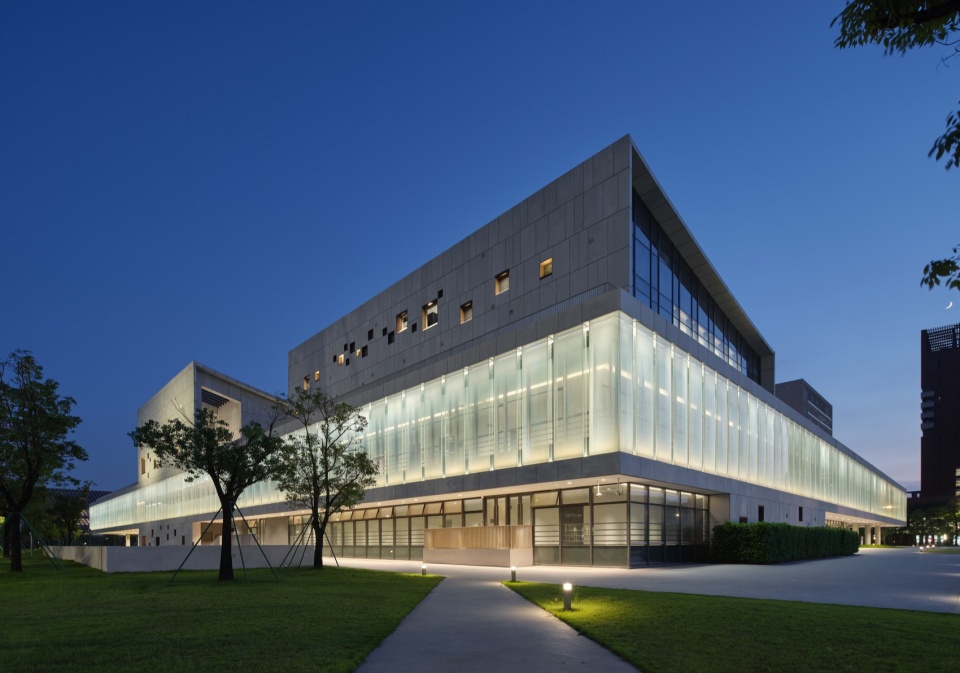 The E5 Cultural Activity Center by Architectural Design Research Institute of SCUT