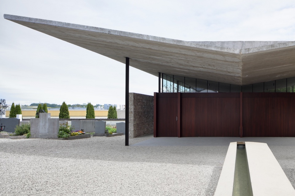 Aufbahrungshalle Kematen an der Krems by Moser und Hager Architekten