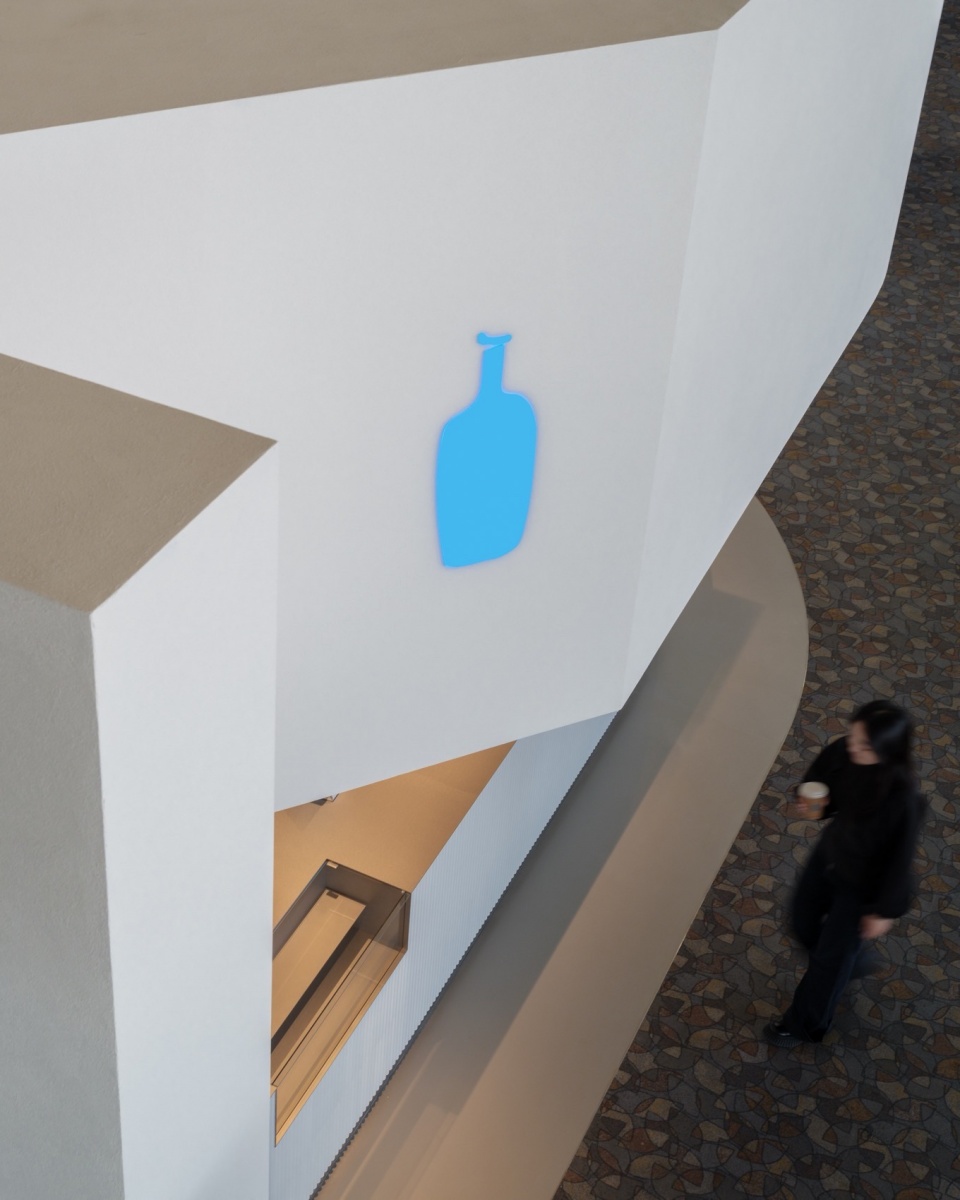 NerHu Project Blue Bottle Coffee Pudong Airport Cafe photo by Zhu Runzi 6