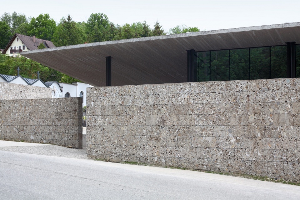 Aufbahrungshalle Kematen an der Krems by Moser und Hager Architekten