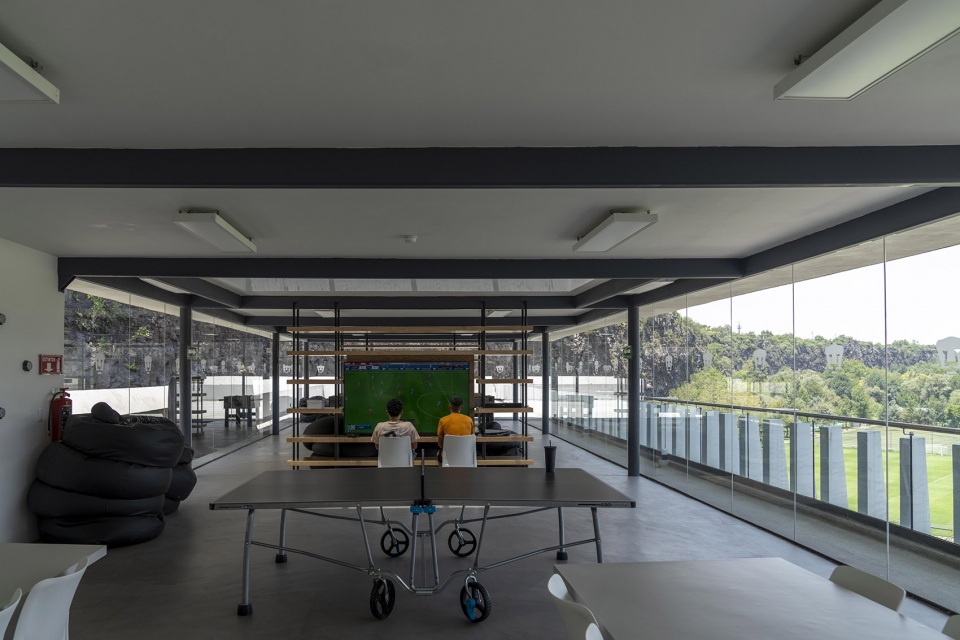 pumas club house by dfarquitectos