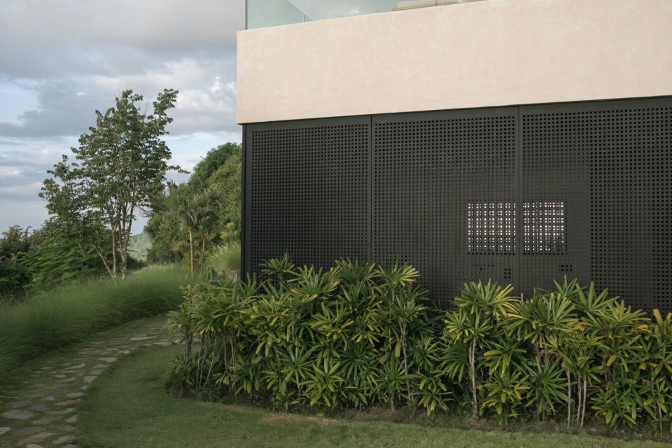 V HOUSE Atelier Alejandro Borrego