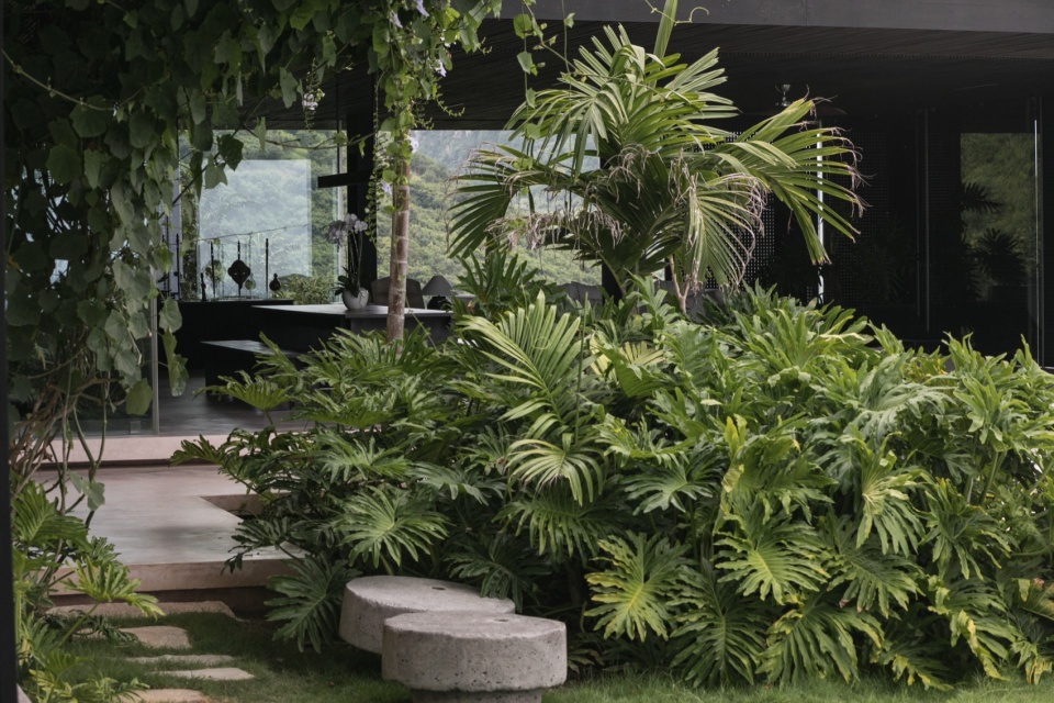 V HOUSE Atelier Alejandro Borrego