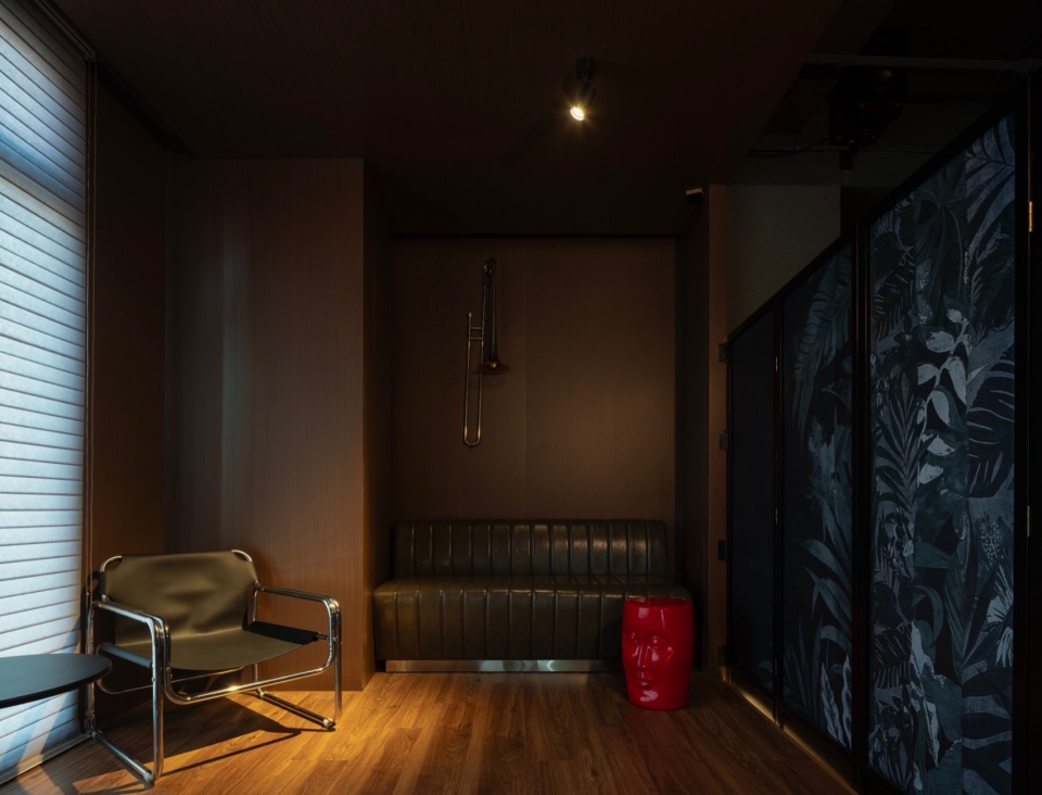 beer glass bar by time corner space design
