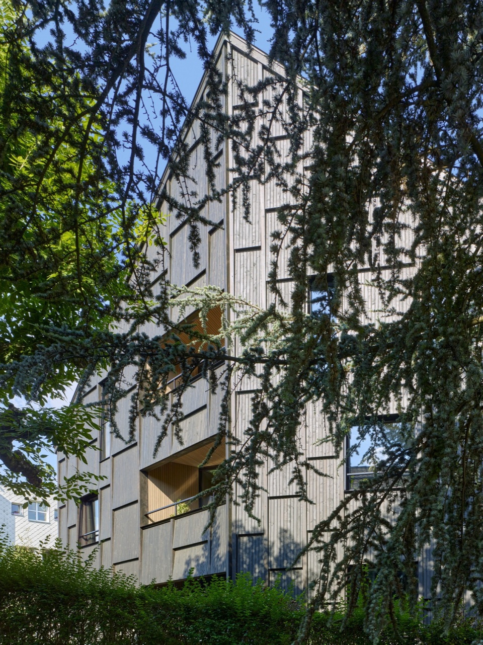 Apartment Building L329 in Zurich Switzerland by Rossetti Wyss Architects