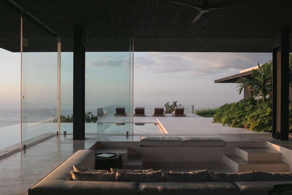 V HOUSE Atelier Alejandro Borrego