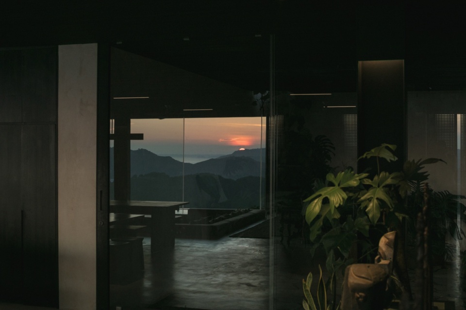 V HOUSE Atelier Alejandro Borrego