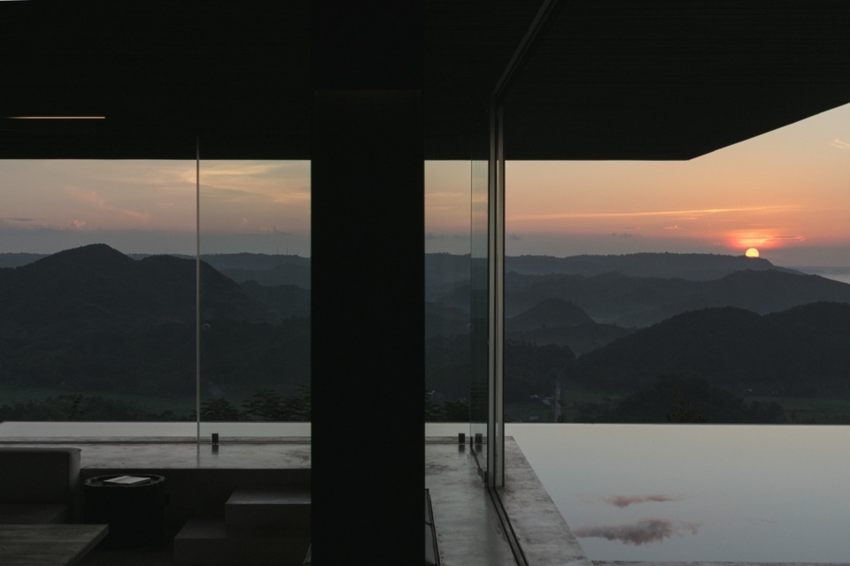 V HOUSE Atelier Alejandro Borrego