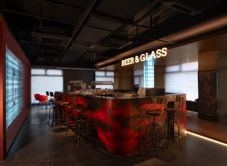 beer glass bar by time corner space design