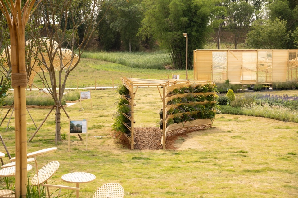 Eastern Fences by Beijing Forestry University Atelier Folie
