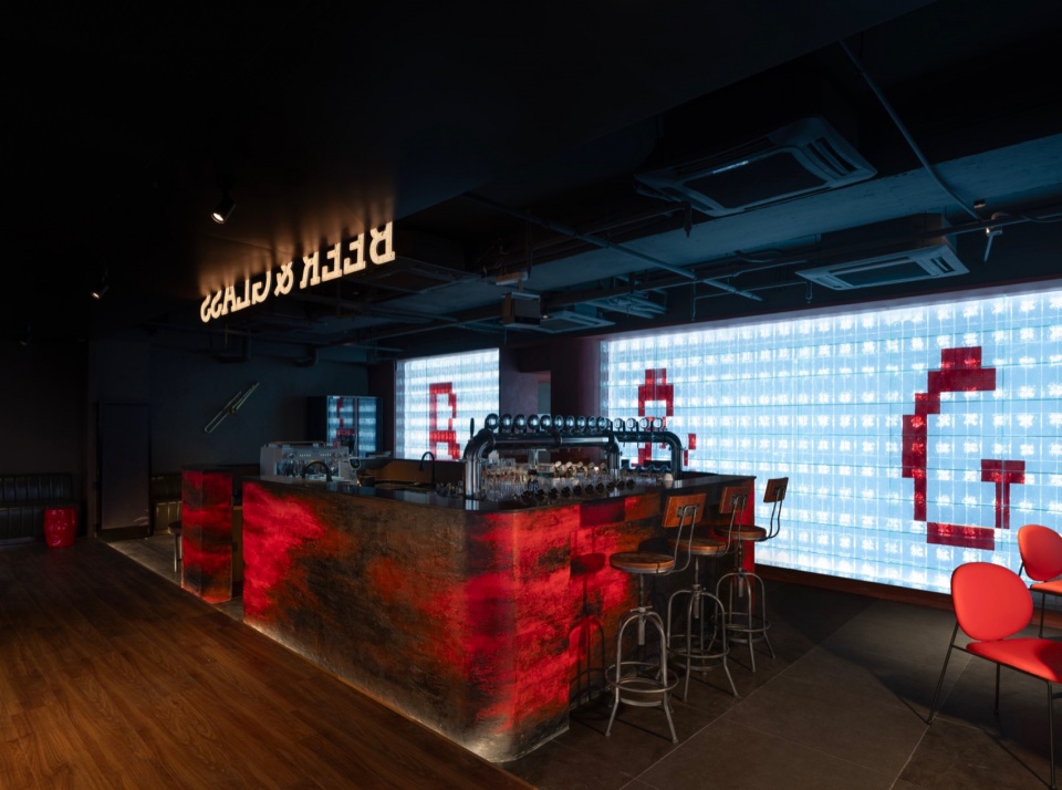 beer glass bar by time corner space design