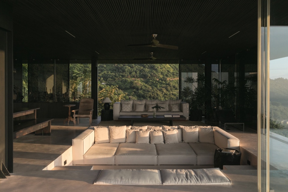 V HOUSE Atelier Alejandro Borrego