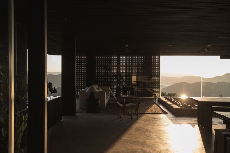 V HOUSE Atelier Alejandro Borrego