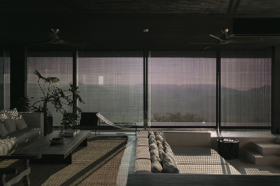 V HOUSE Atelier Alejandro Borrego