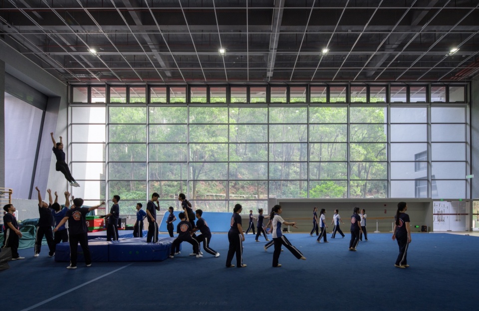 New Sports and Arts Centre of Hongling High School by O office Architects