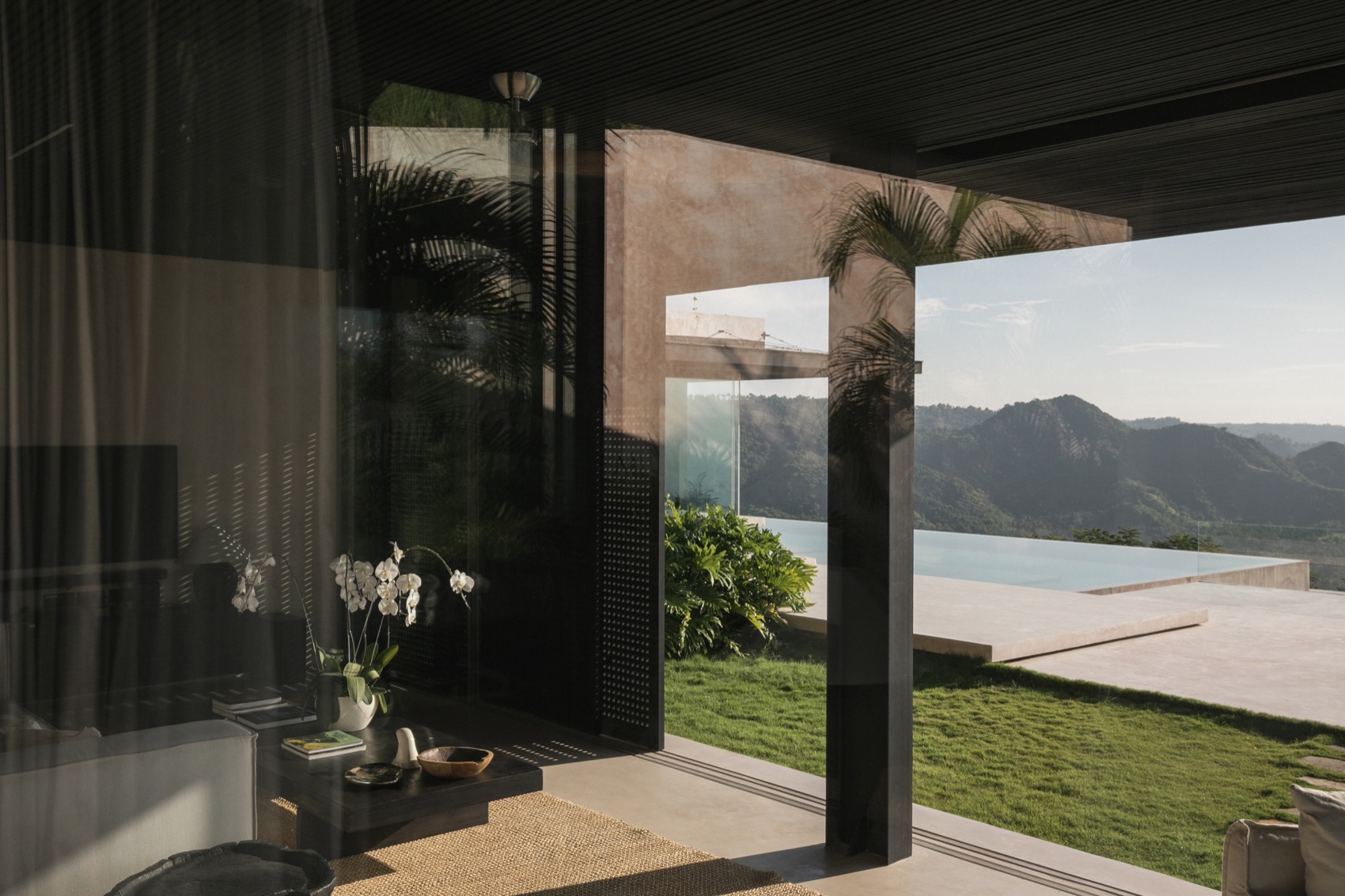 Villa V by Atelier Alejandro Borrego - 谷德设计网