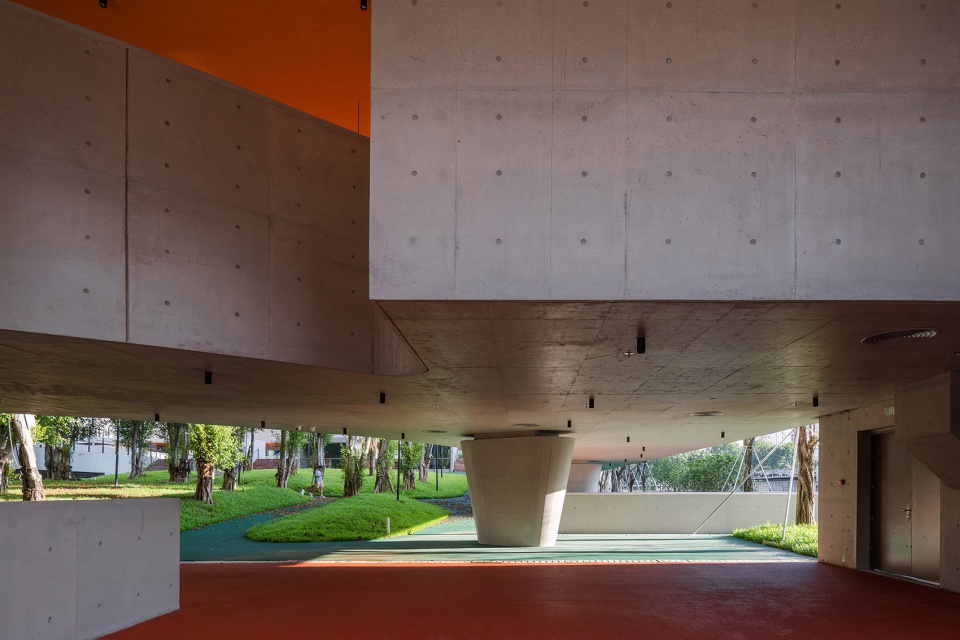 lai yuen foreign language primaray school by vector architect