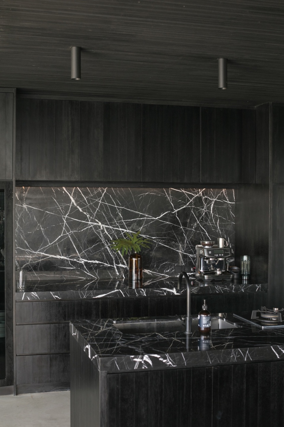 V HOUSE Atelier Alejandro Borrego