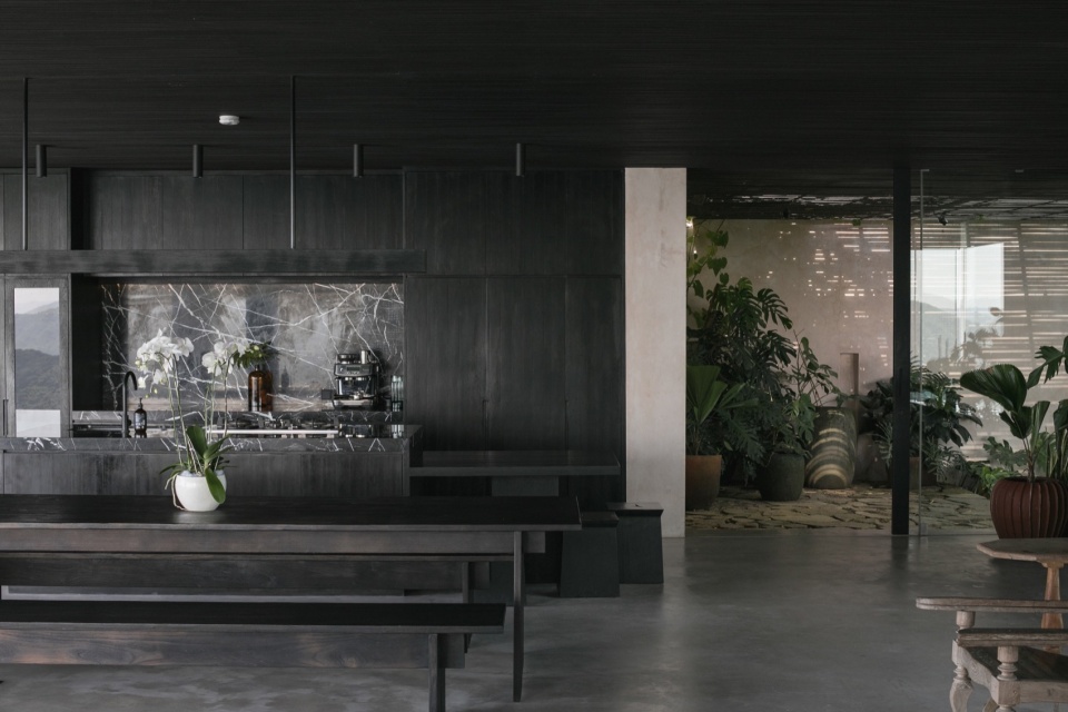 V HOUSE Atelier Alejandro Borrego