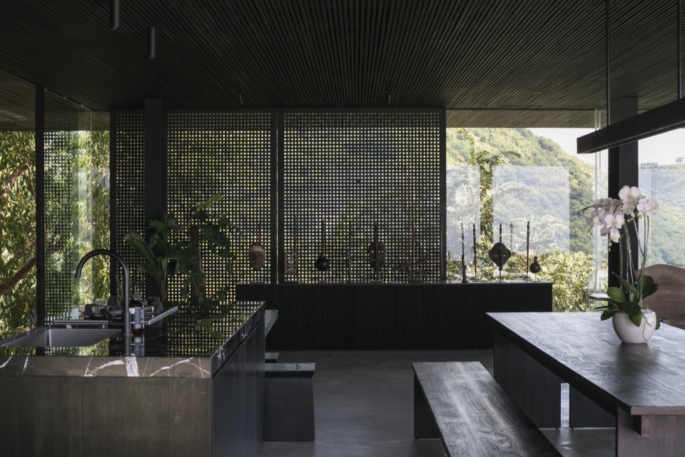 V HOUSE Atelier Alejandro Borrego