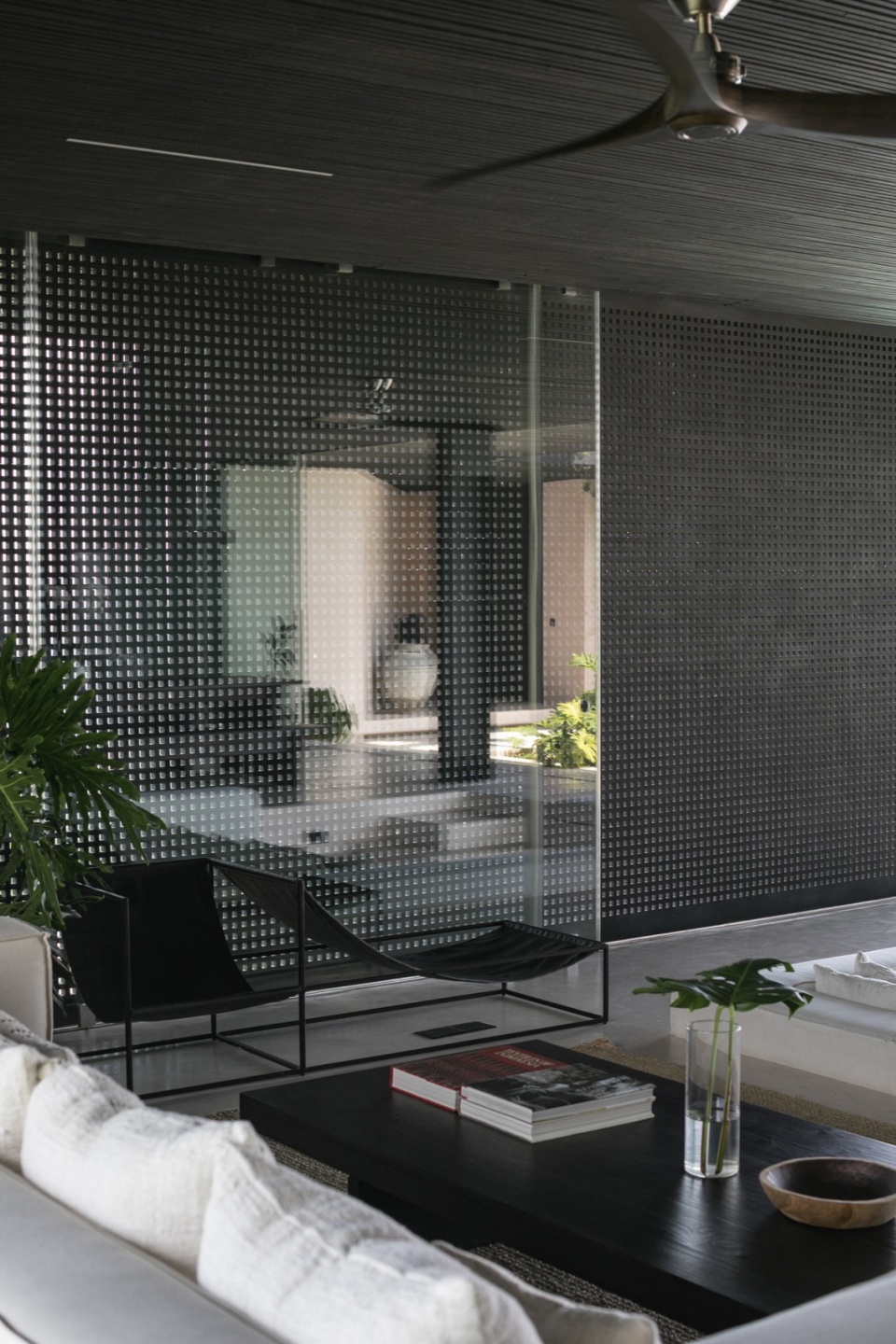 V HOUSE Atelier Alejandro Borrego