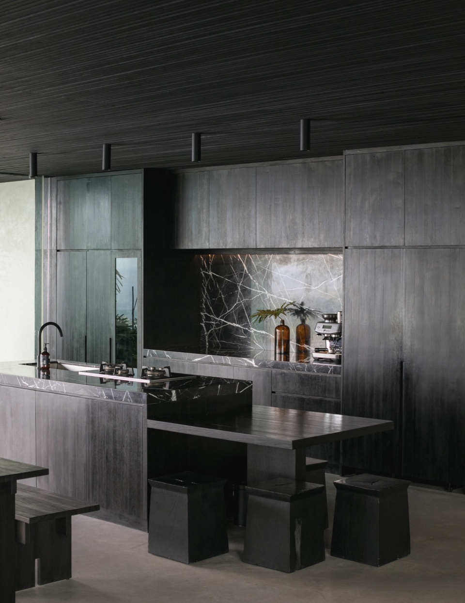 V HOUSE Atelier Alejandro Borrego