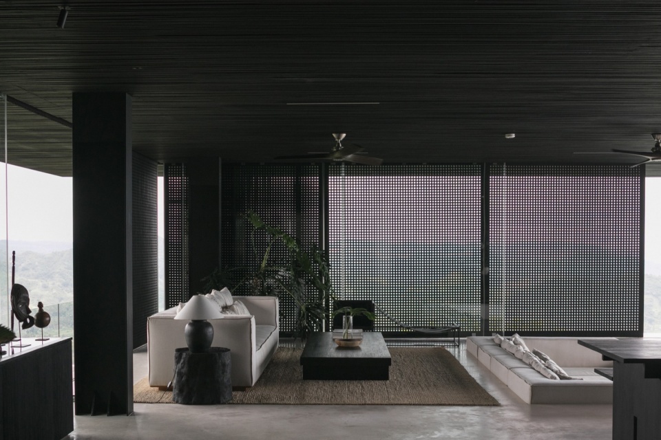 V HOUSE Atelier Alejandro Borrego