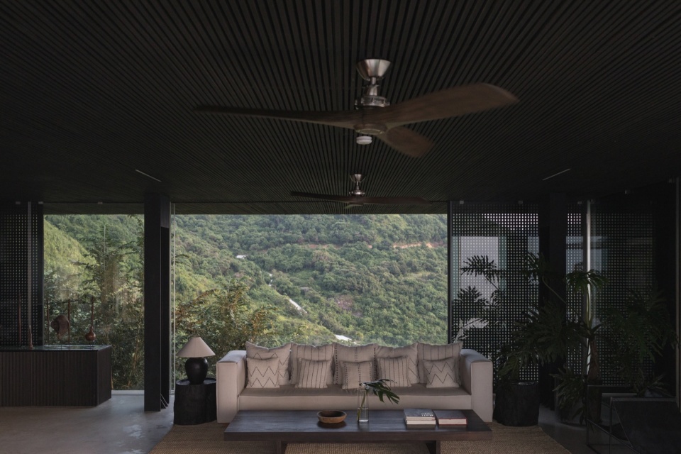 V HOUSE Atelier Alejandro Borrego