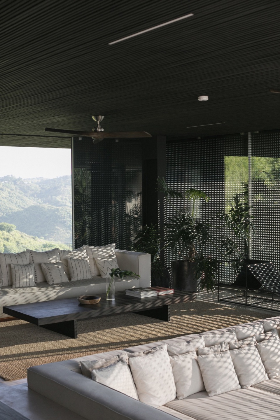 V HOUSE Atelier Alejandro Borrego