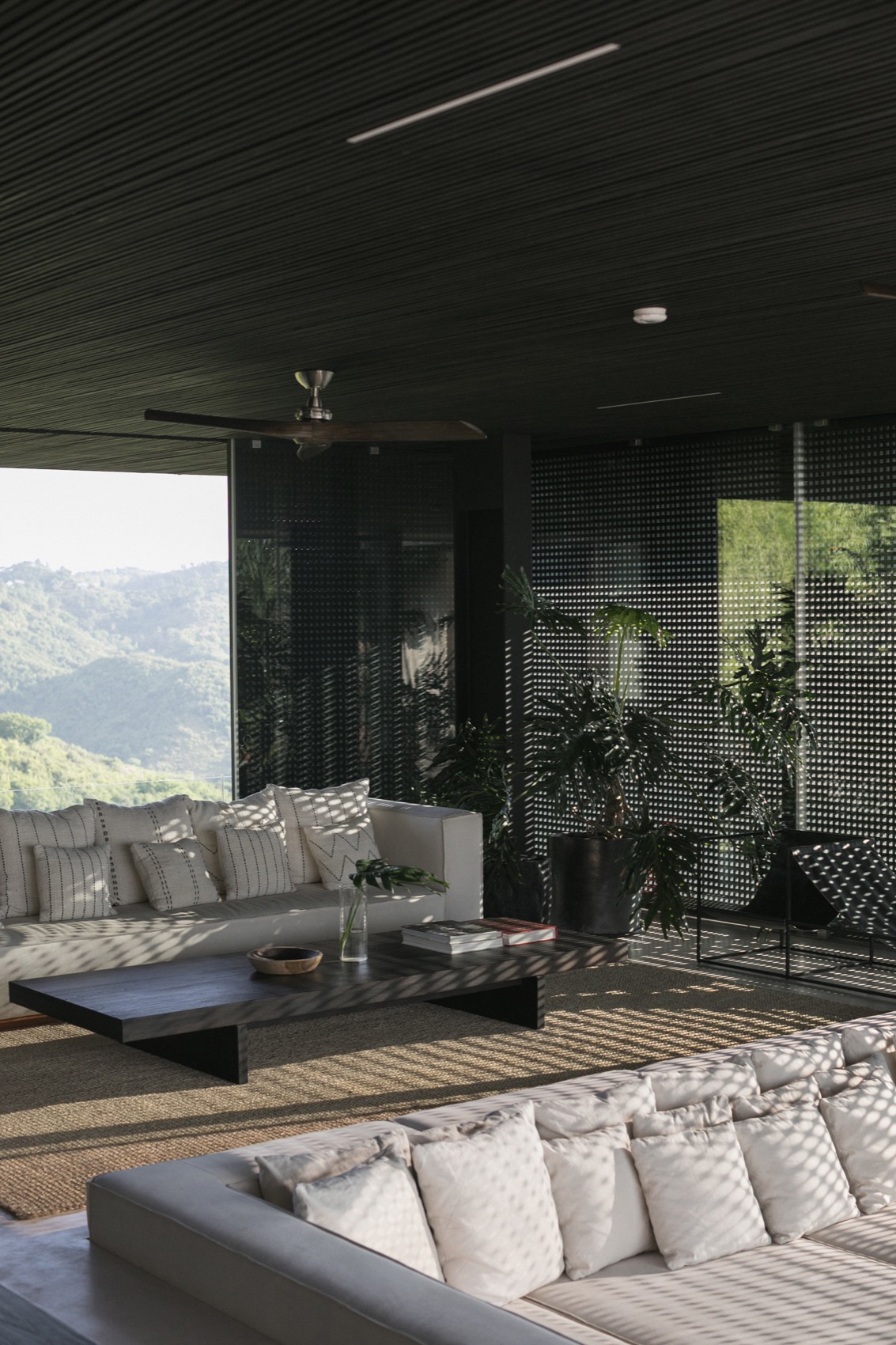 Villa V by Atelier Alejandro Borrego - 谷德设计网