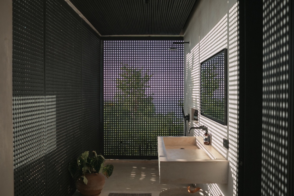 V HOUSE Atelier Alejandro Borrego