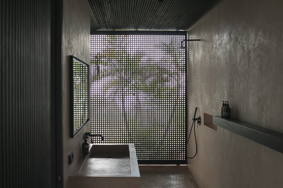 V HOUSE Atelier Alejandro Borrego