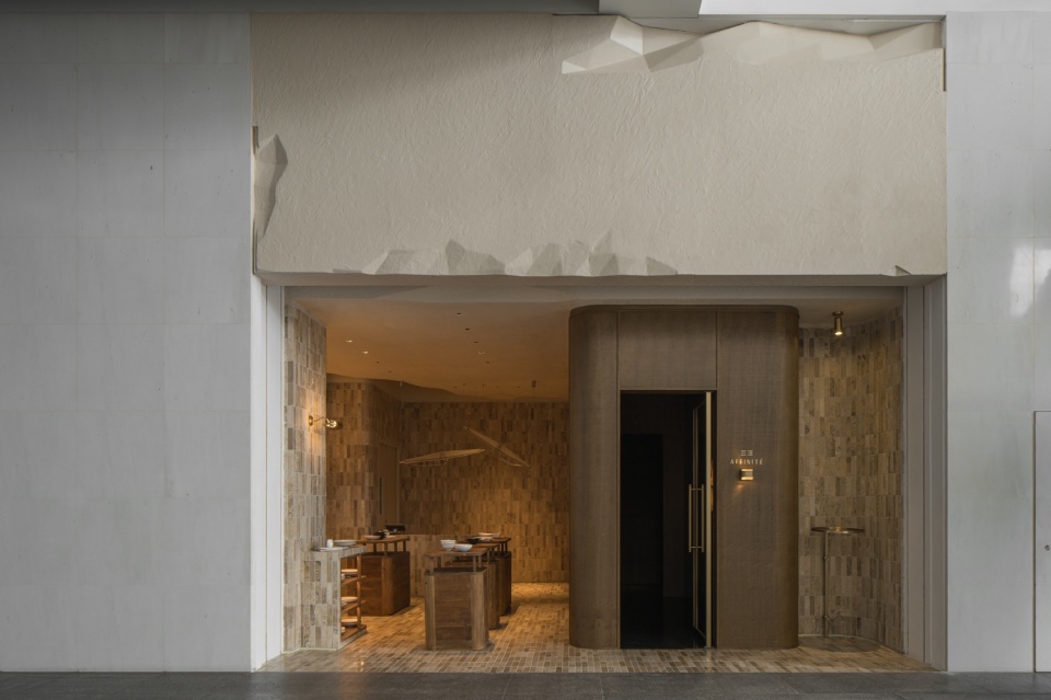 楼门头storefront on the 1st floor affinite restaurant by a ardon