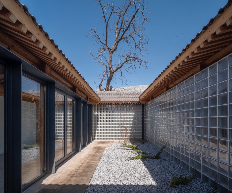 courtyard photograph by Jin Weiqi
