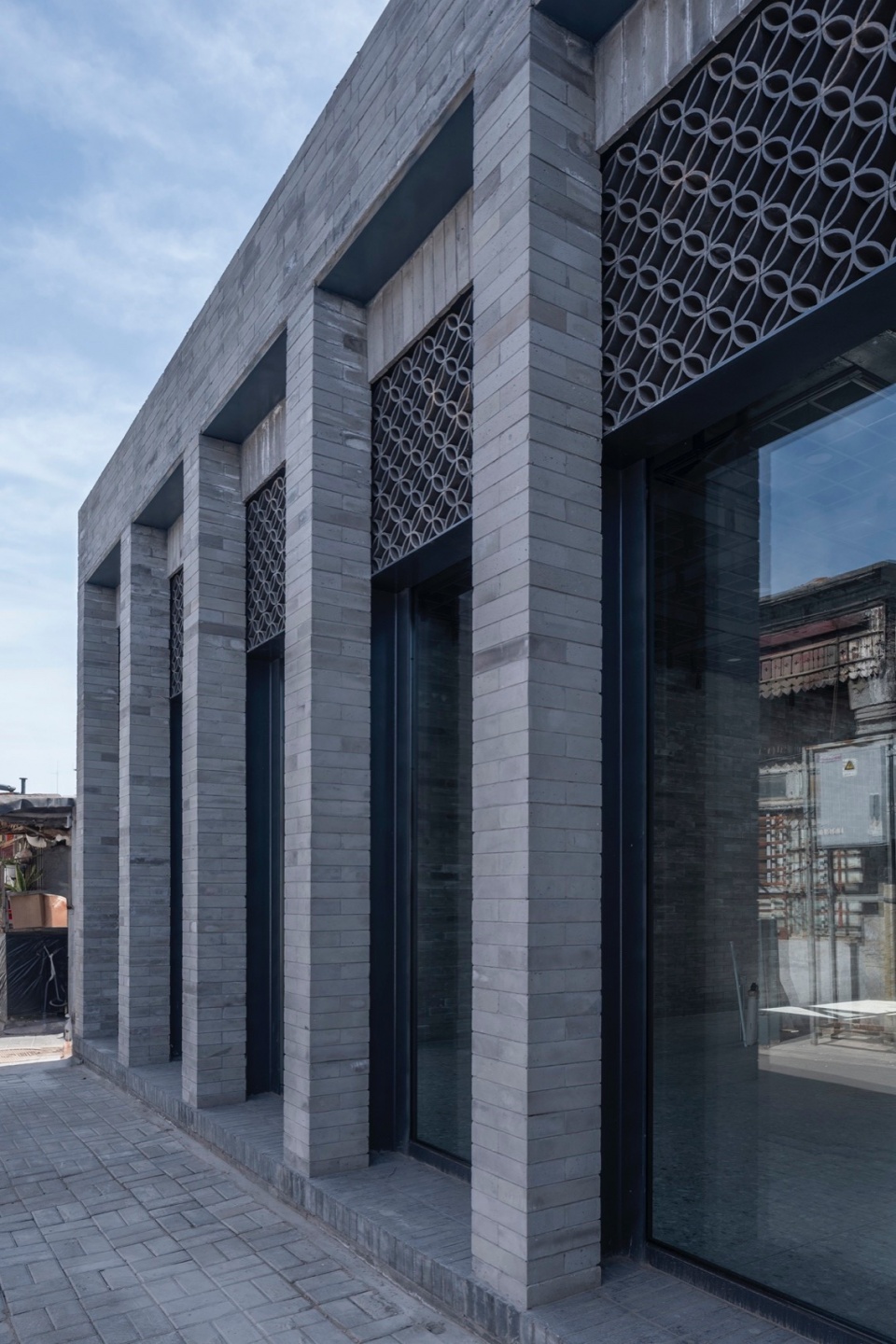 facade detail exhibition hall 01 photograph by Jin Weiqi