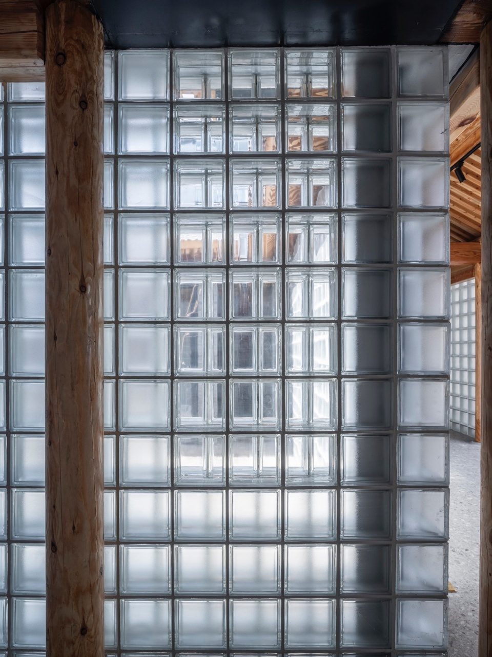 glass wall photograph by Jin Weiqi