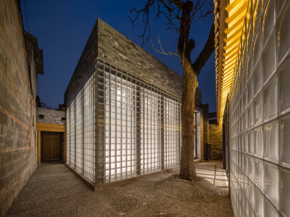 yard in evening photograph by Jin Weiqi