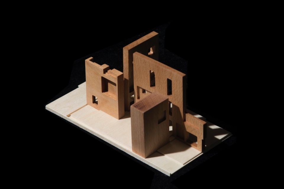 四道厚墙所形成的空间,The space formed by four thick walls@胡祎航