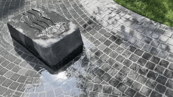 水母状的景观石雕 ©周婷