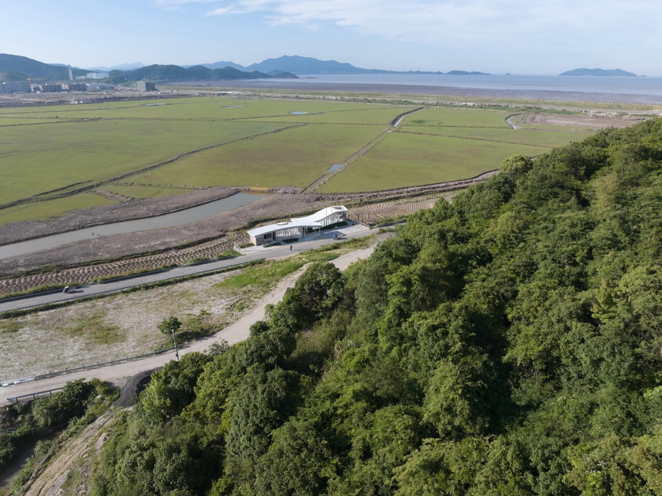 Dongdan Grassland Sea Ruins Station by Mur Mur Lab